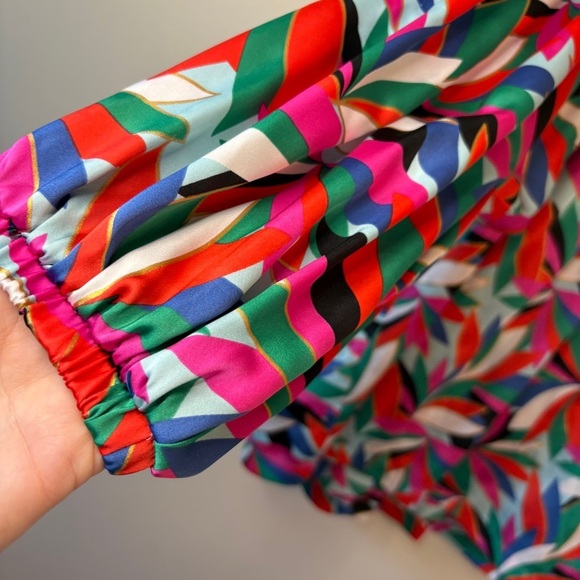 Emily McCarthy Colorful Ruffled Shoulders Bib Collar Flowy Blouse women’s L - Picture 6 of 13